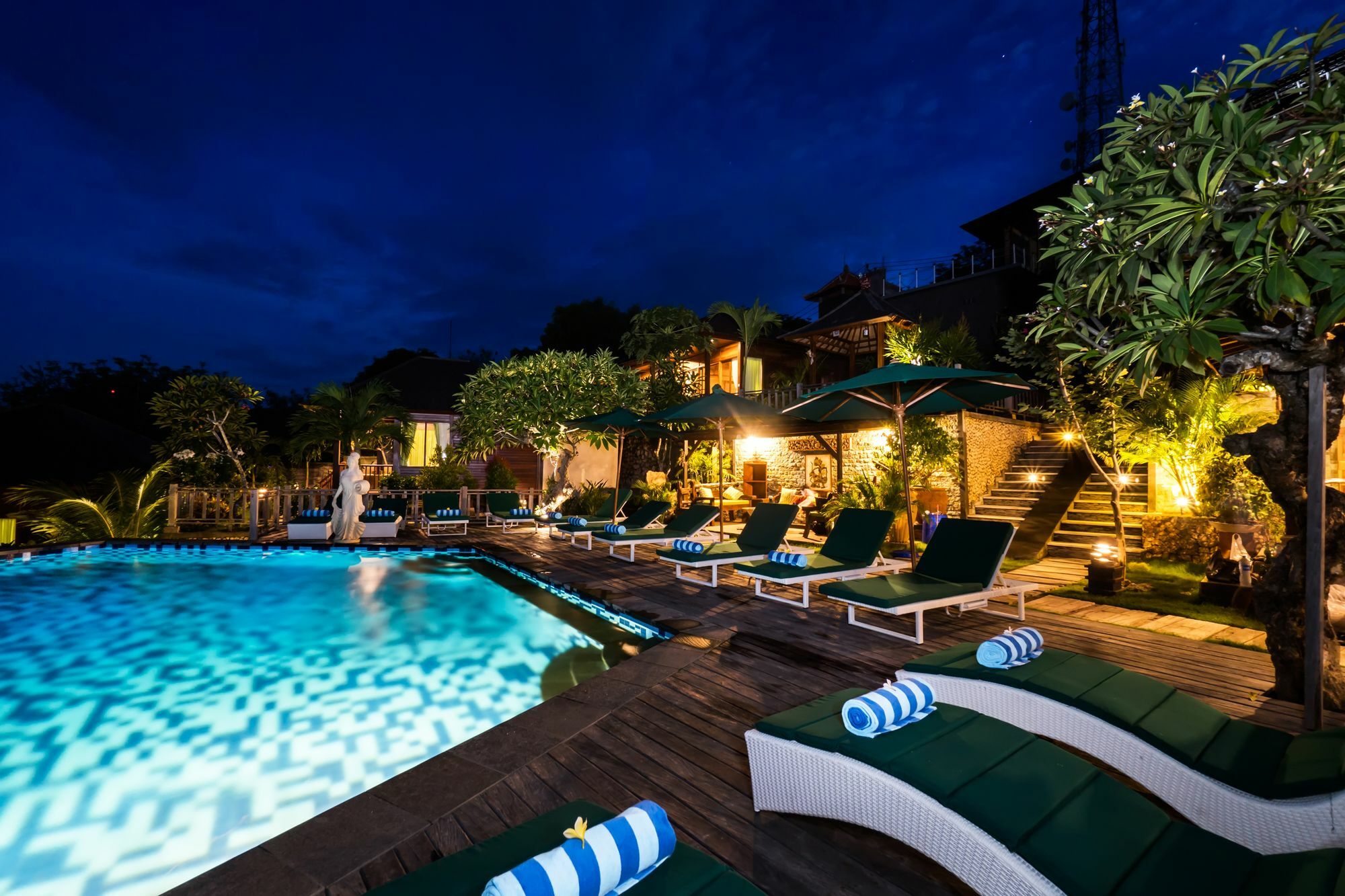 Jenggala Hill Hotel Нуса Лембонган Екстериор снимка